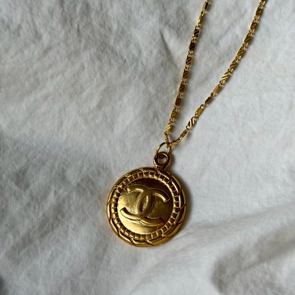 Large Chanel Pendant Necklace - Picture 5 of 16